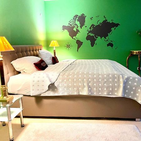 Doppelzimmer Gartenblick Villa Julian Аурих Екстериор снимка