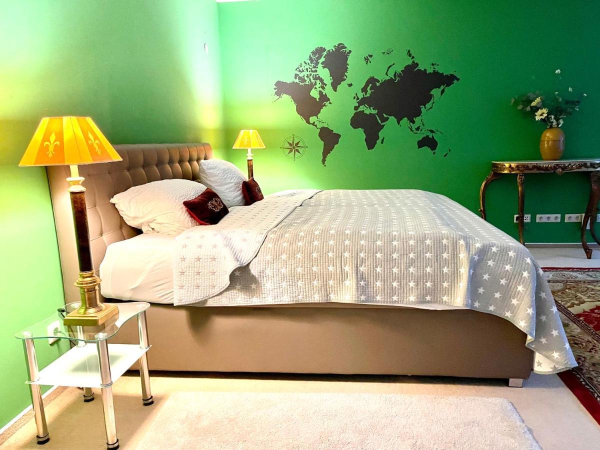 Doppelzimmer Gartenblick Villa Julian Аурих Екстериор снимка
